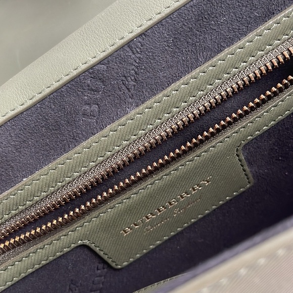 Burbbery bag from 2017 - medium - vintage green & red - Picture 10 of 12